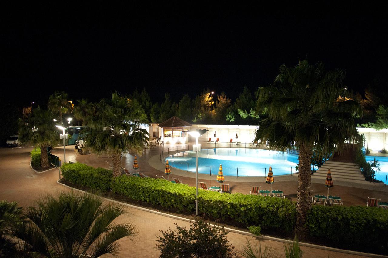 Oasiclub Hotel - Appartamenti Vieste Bagian luar foto