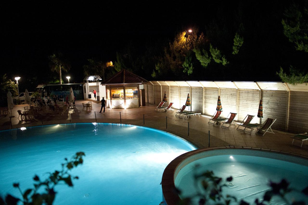 Oasiclub Hotel - Appartamenti Vieste Bagian luar foto